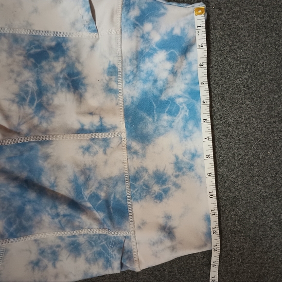 Evolution and Creation White and Blue Fitness/Athletic Shorts (W Pockets) Size L - Picture 3 of 5